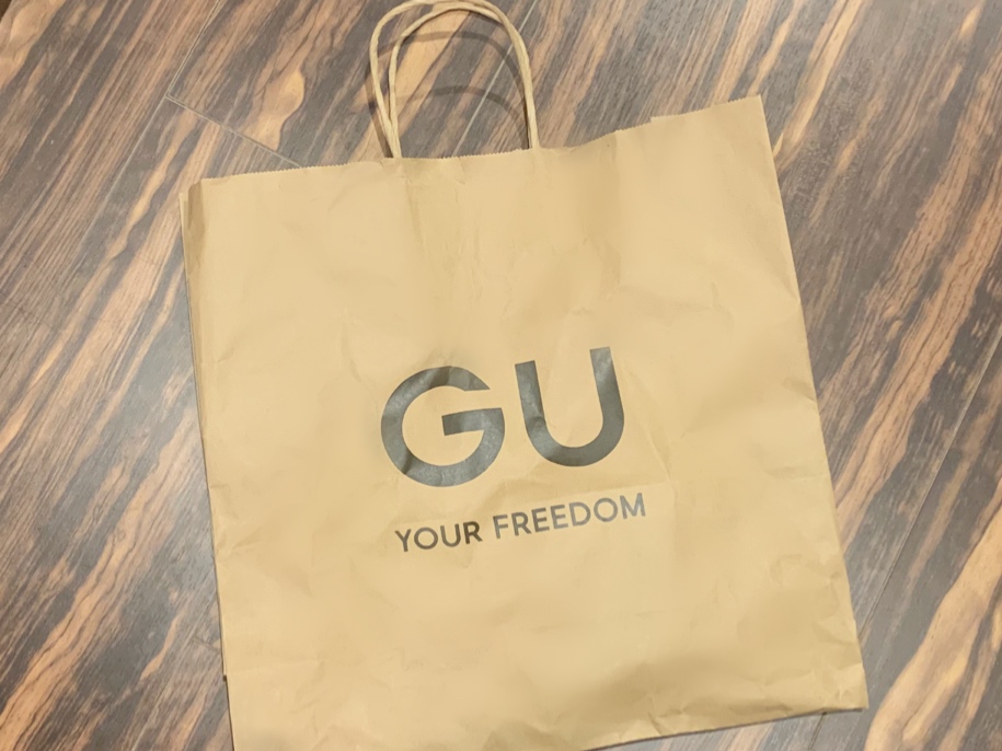 GUの紙袋
